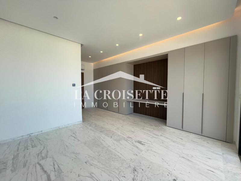 Triplex S+4 avec piscine et vue sur mer à Gammarth